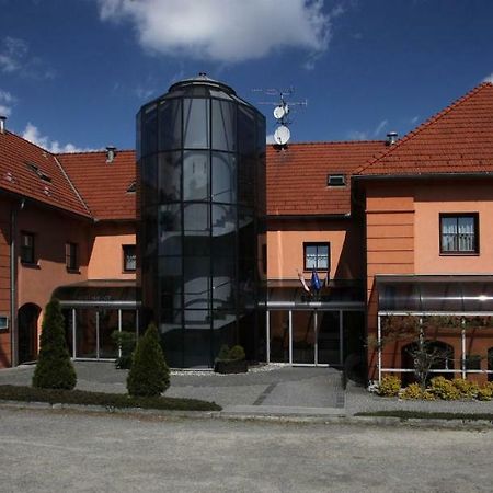 Zamecky Hotel Zlaty Orel フラニツェ エクステリア 写真