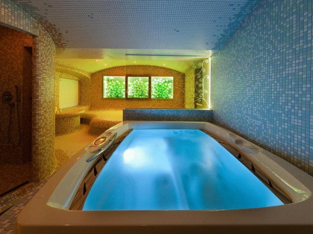 Zamecky Hotel Zlaty Orel フラニツェ エクステリア 写真