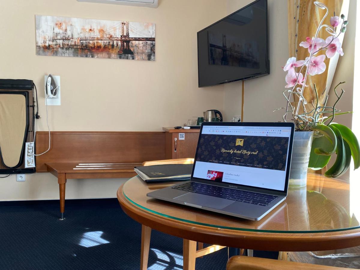 Zamecky Hotel Zlaty Orel フラニツェ エクステリア 写真