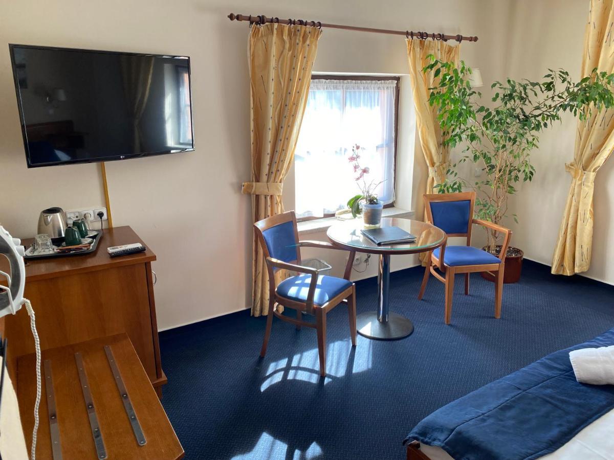Zamecky Hotel Zlaty Orel フラニツェ エクステリア 写真