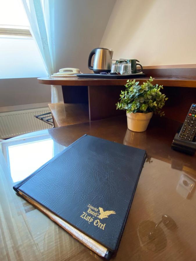 Zamecky Hotel Zlaty Orel フラニツェ エクステリア 写真