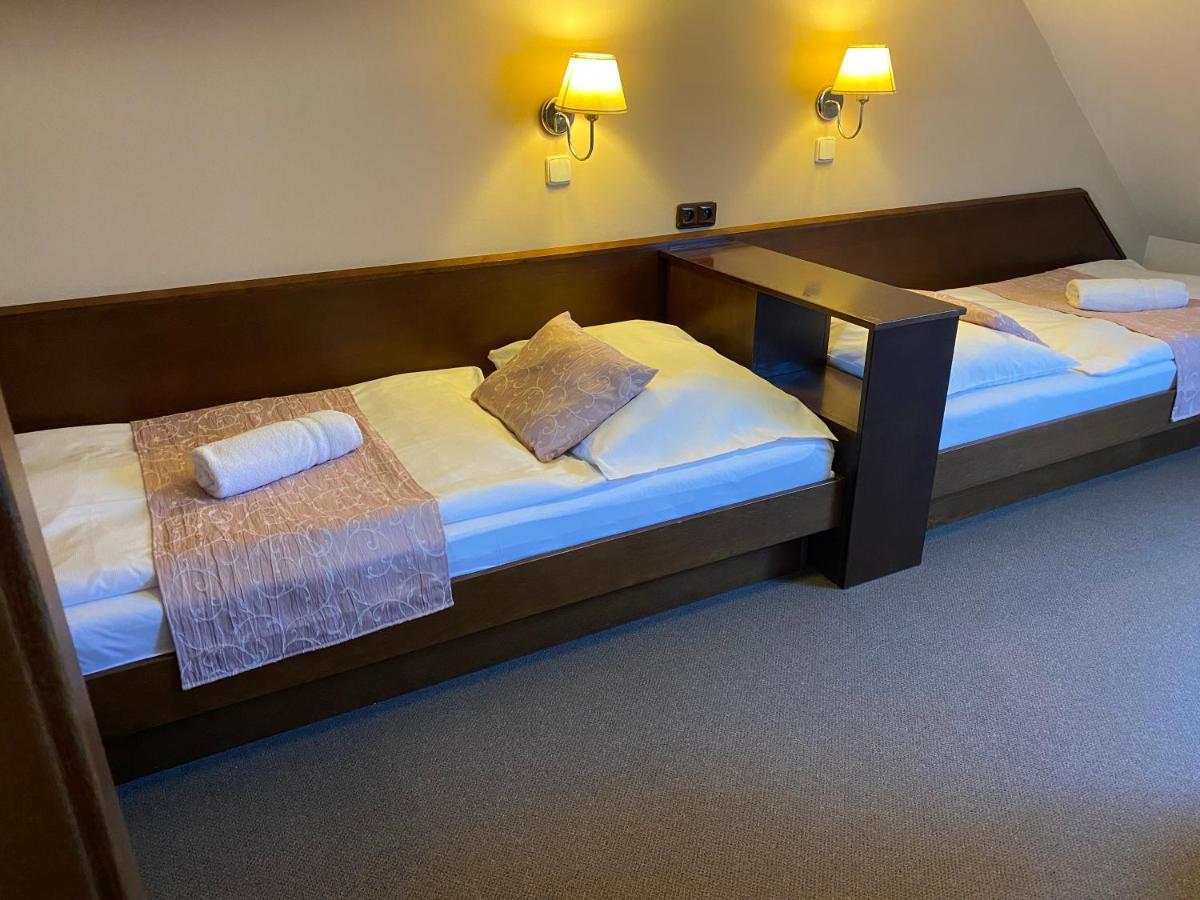 Zamecky Hotel Zlaty Orel フラニツェ エクステリア 写真