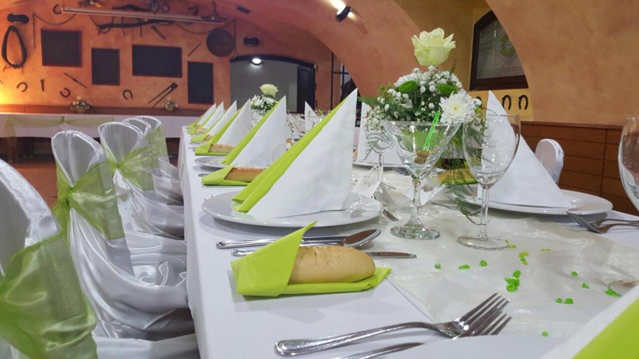 Zamecky Hotel Zlaty Orel フラニツェ エクステリア 写真
