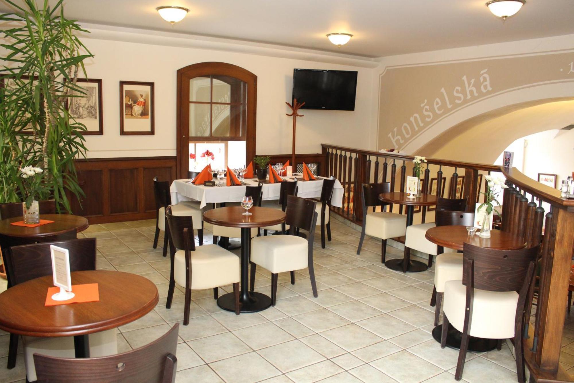 Zamecky Hotel Zlaty Orel フラニツェ エクステリア 写真