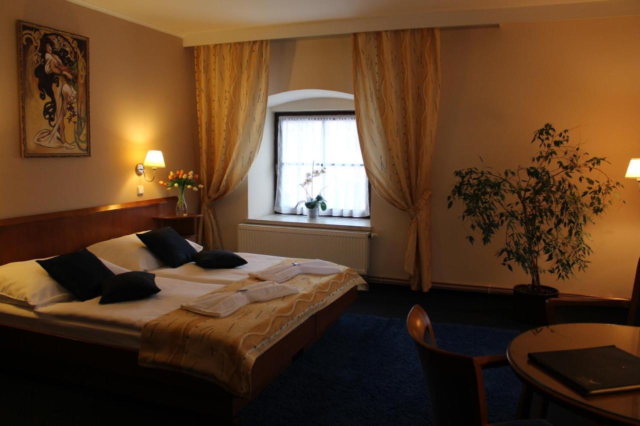 Zamecky Hotel Zlaty Orel フラニツェ エクステリア 写真