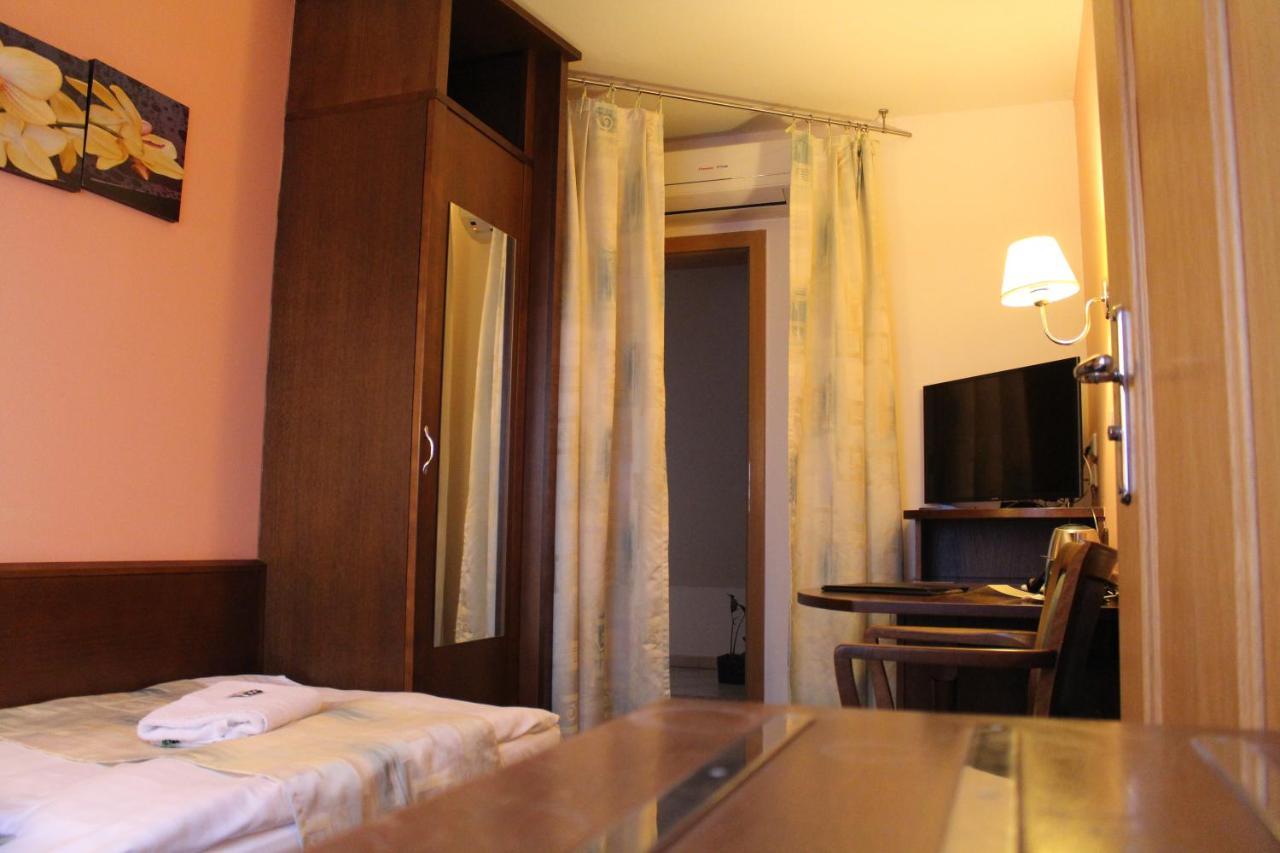 Zamecky Hotel Zlaty Orel フラニツェ エクステリア 写真