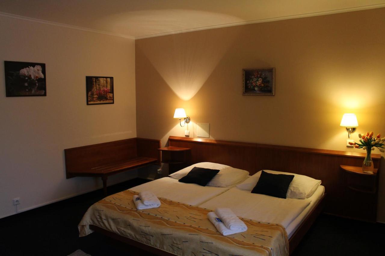 Zamecky Hotel Zlaty Orel フラニツェ エクステリア 写真