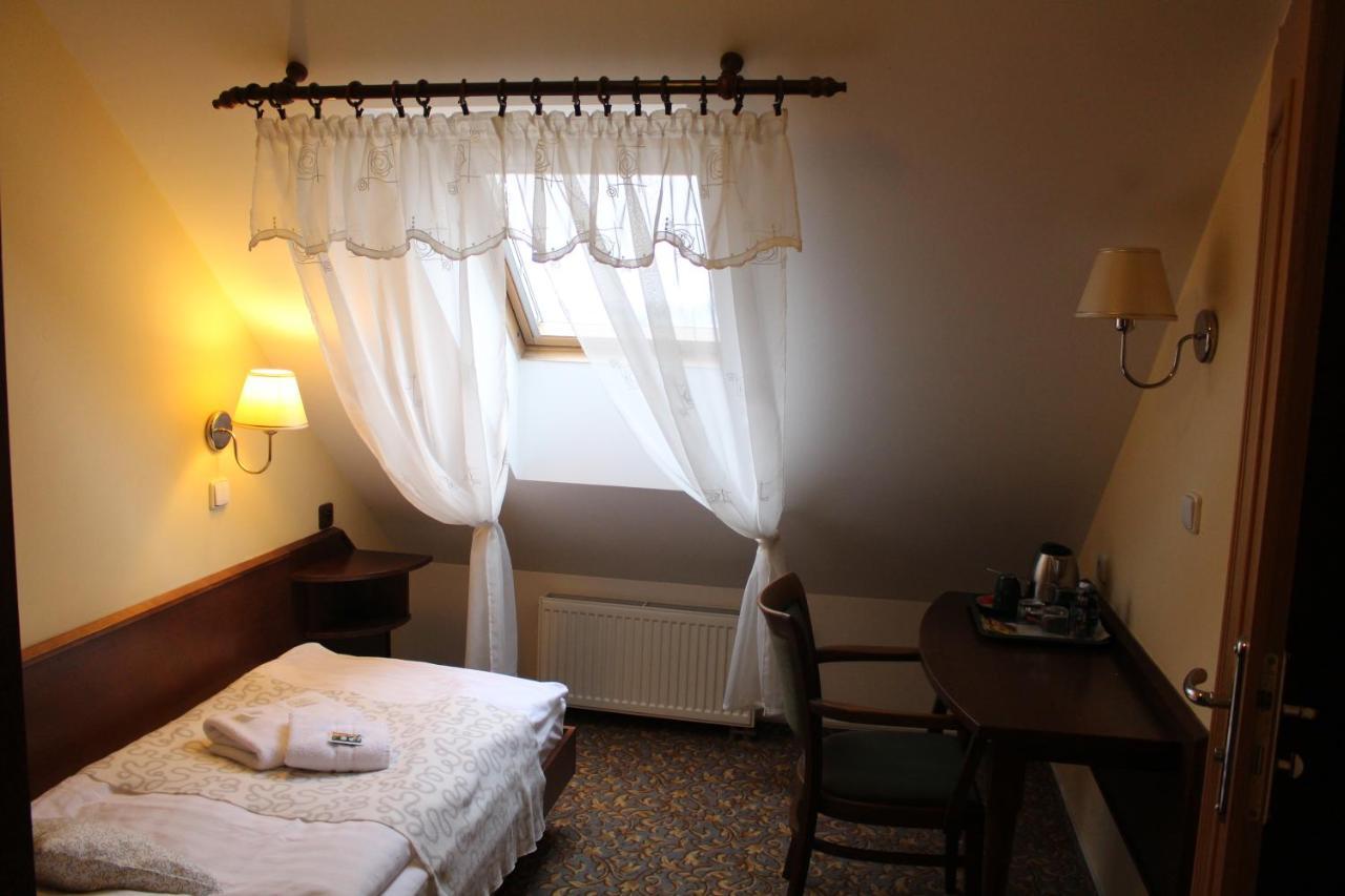 Zamecky Hotel Zlaty Orel フラニツェ エクステリア 写真