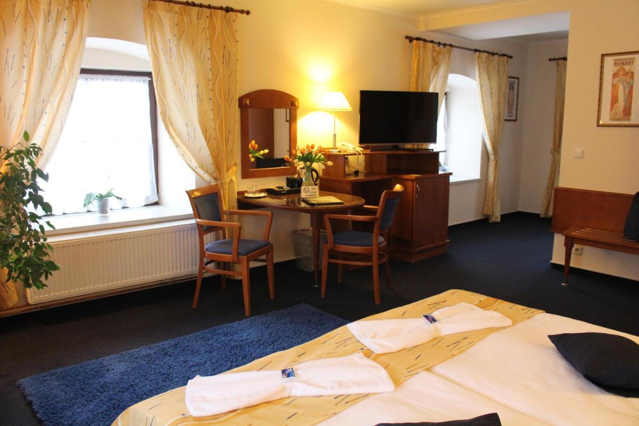 Zamecky Hotel Zlaty Orel フラニツェ エクステリア 写真